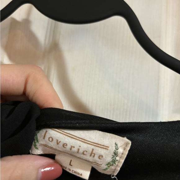 Elegant Black Dress - Picture 3 of 3